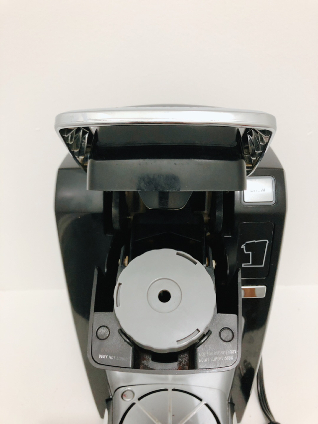 KEURIG coffee maker with a reusable refill coffee capsule image indicator(2)