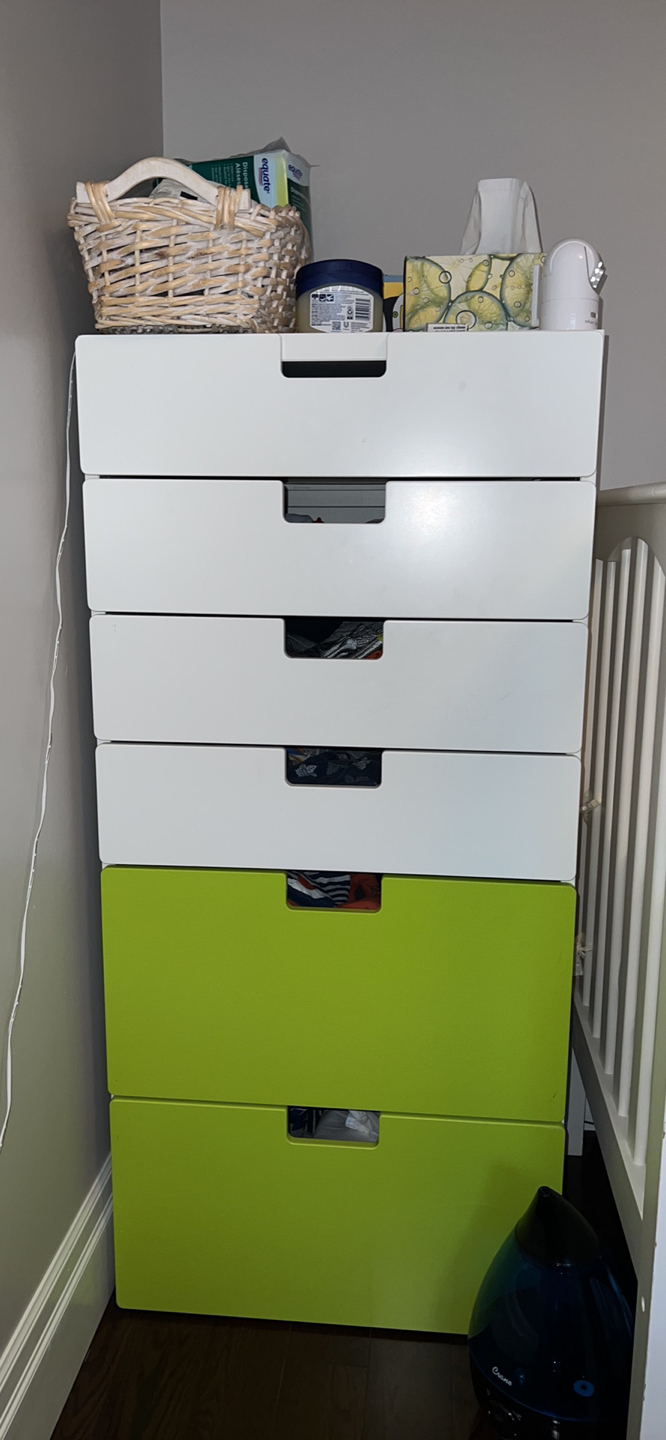 Chest of drawers. Almost new.