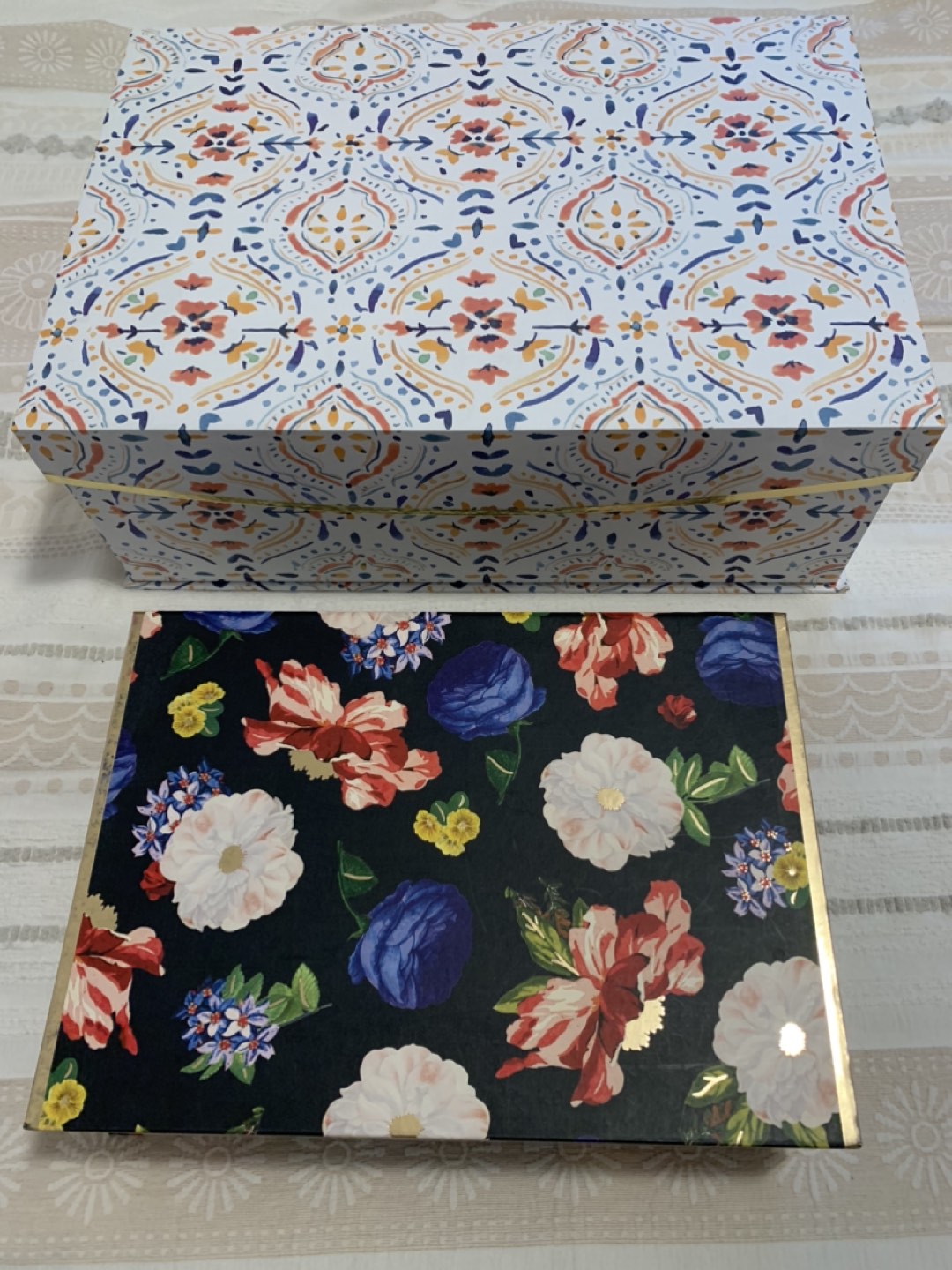 2 Gift boxes thumbnail