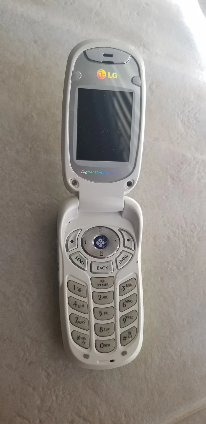 LG flip phone thumbnail