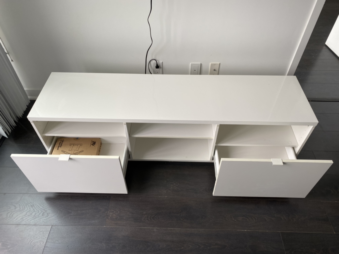 Tv Stand (ikea) - photo 3