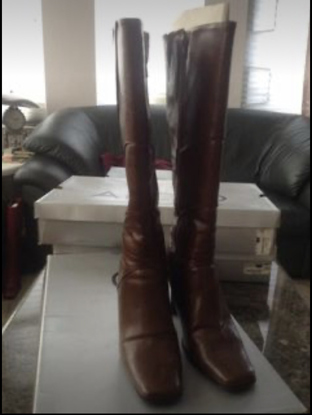 Transit brown leather heeled boots image indicator(2)