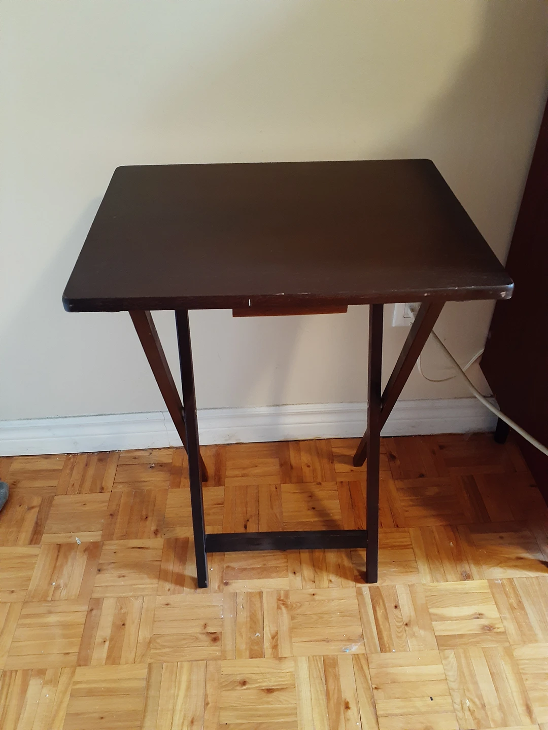 Wooden foldable small table
