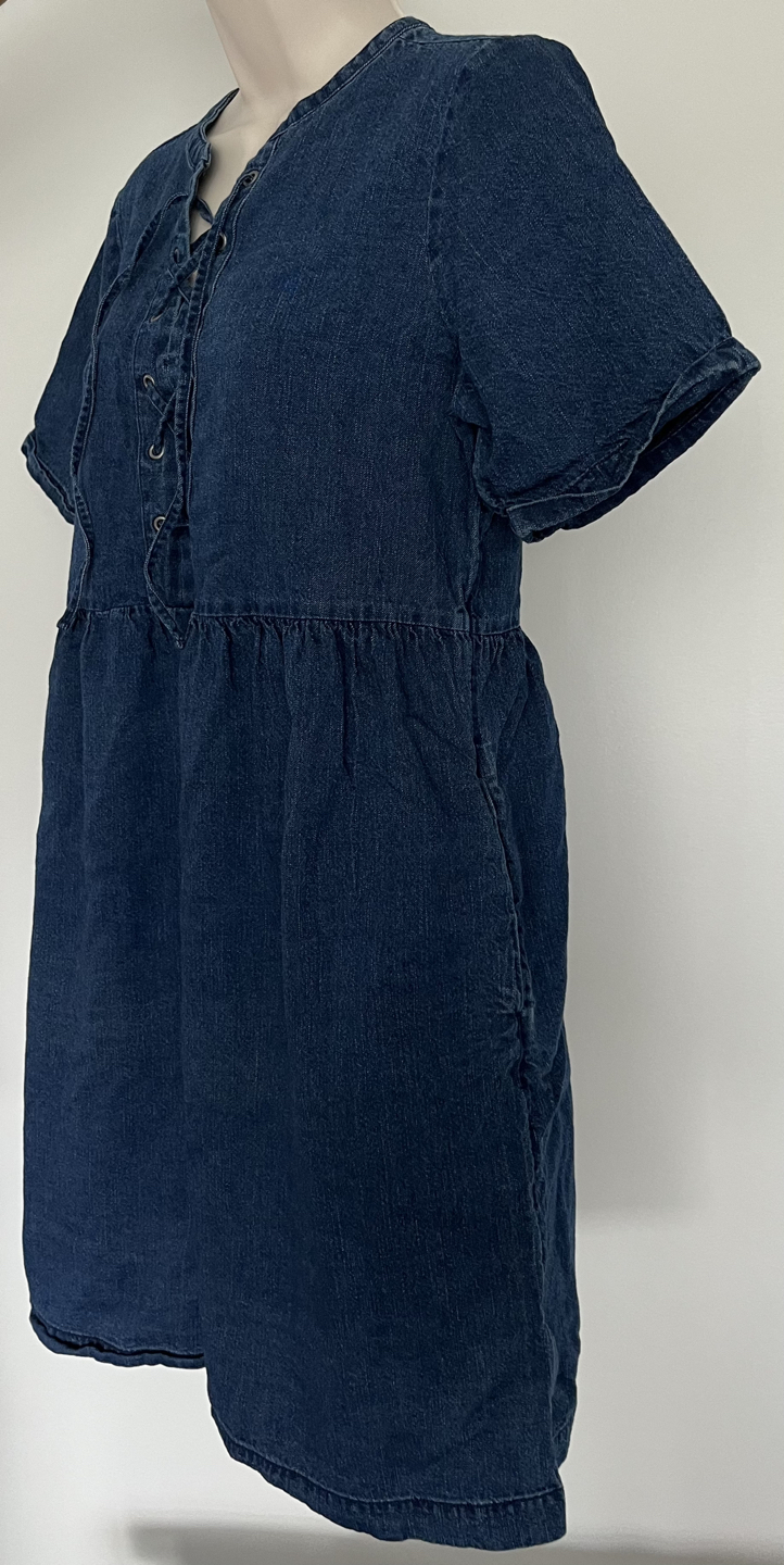 Old Navy women’s Lace-Up Medium-Wash Jean Shift Dress - S image indicator(6)