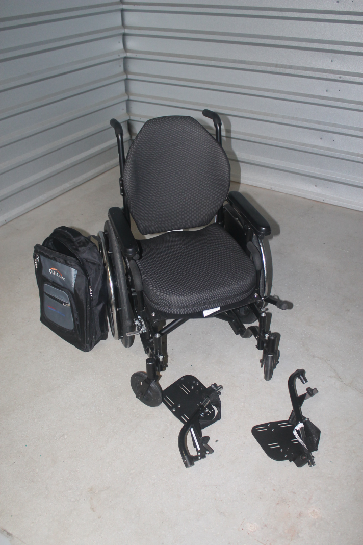 Manual lightweight wheelchair