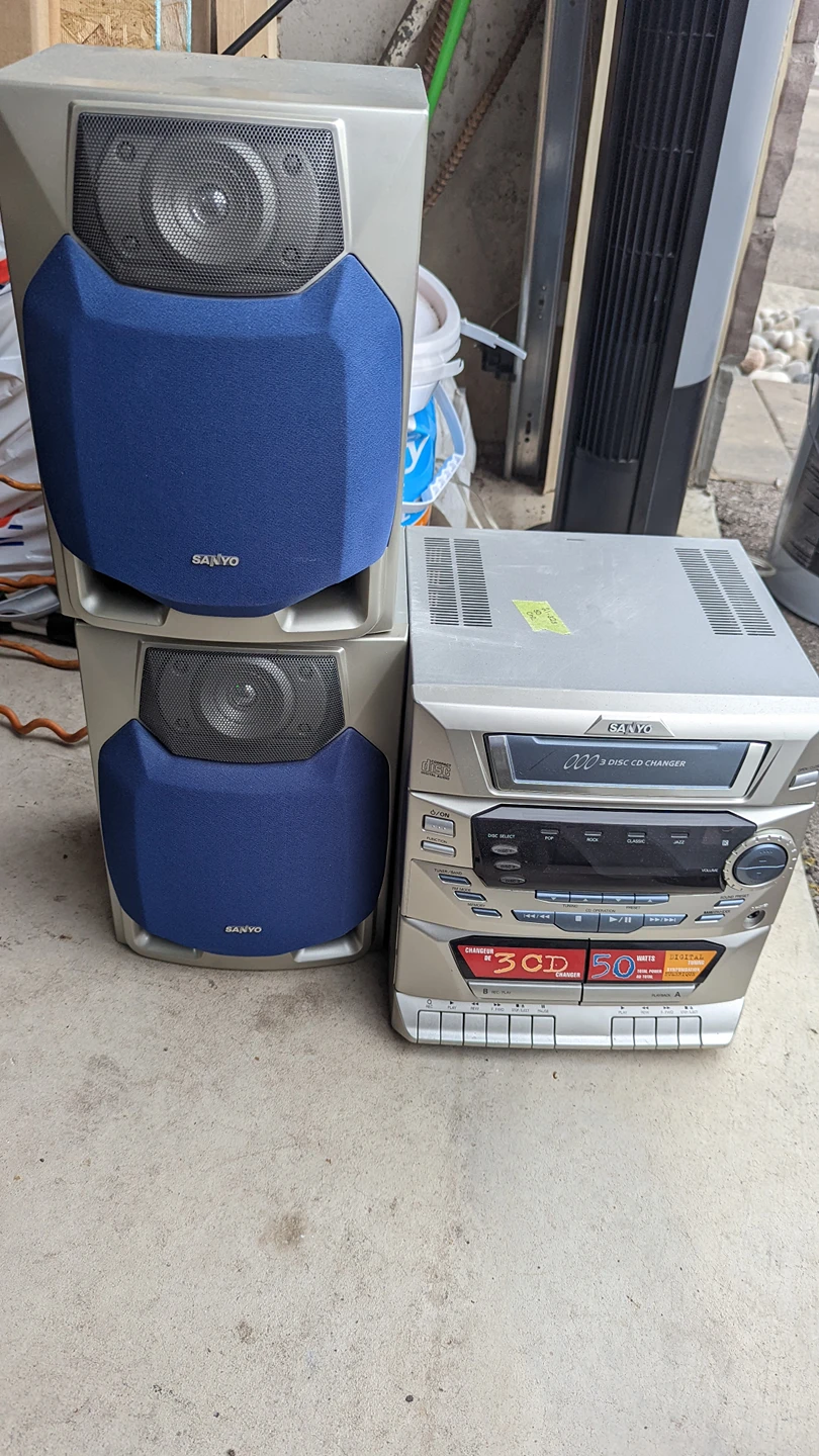 Sanyo 3 Disc / AM/FM / Cassette 50 Watt Stereo