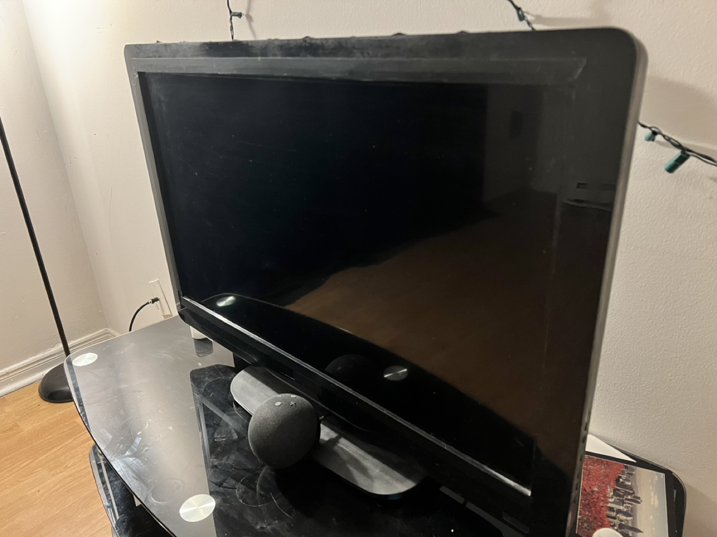 Phillips 32” LCD Tv thumbnail