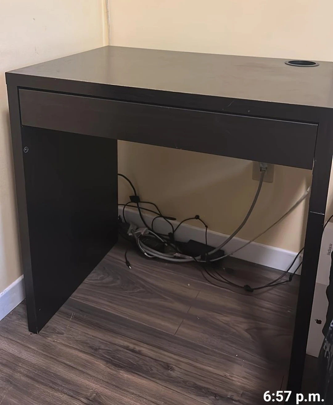 Computer desk