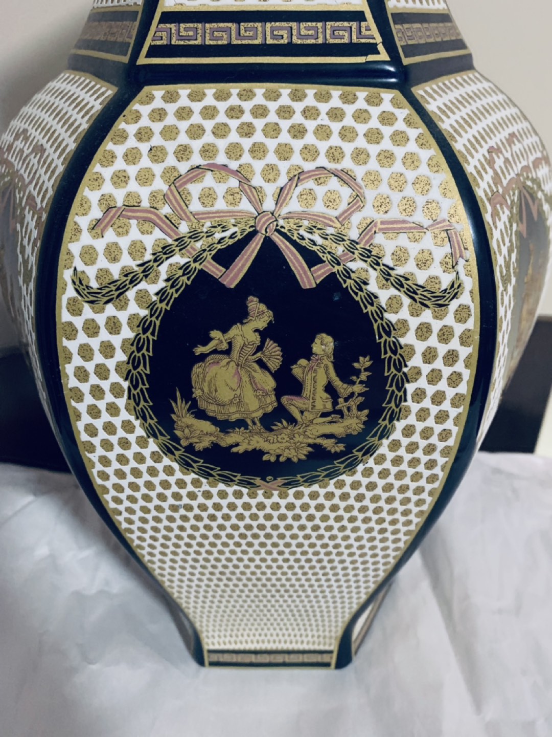 Black & Gold Vase - photo 3