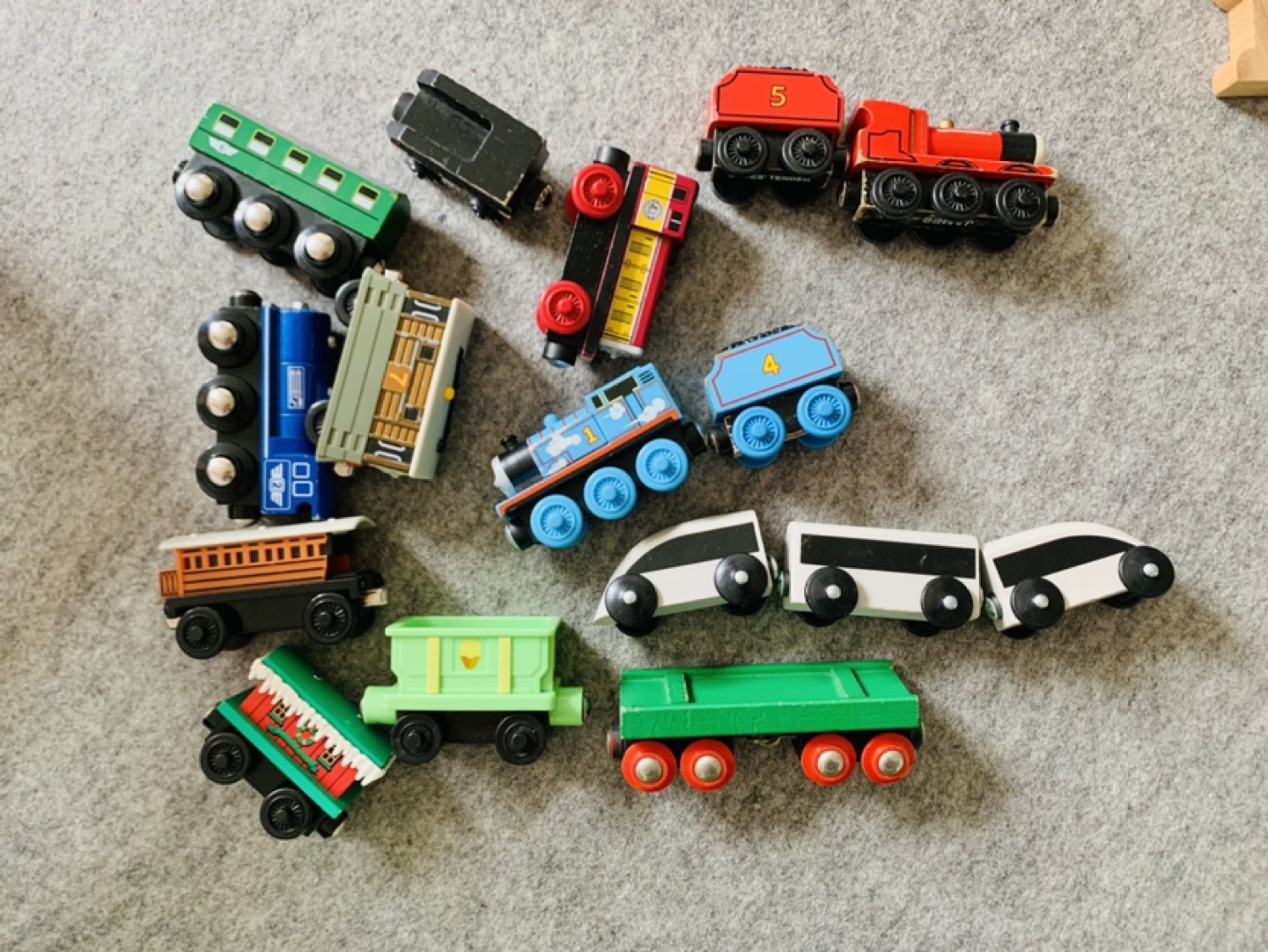 🌎 Wooden Toy Train Set