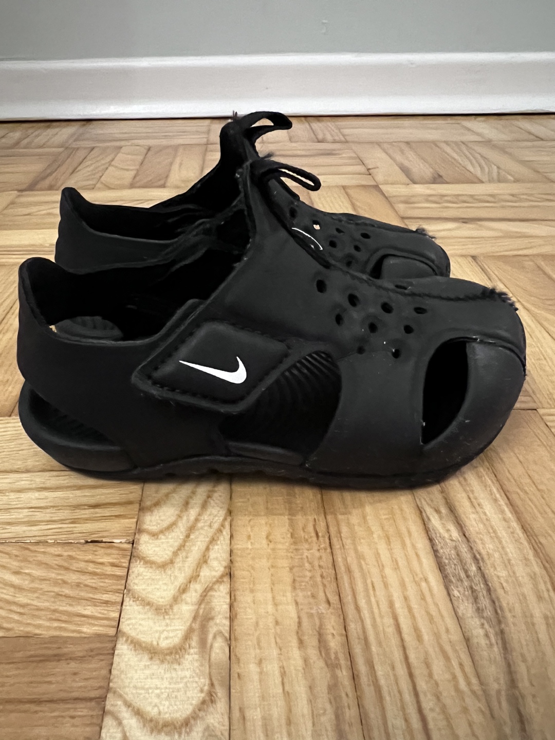 Nike Sandals thumbnail