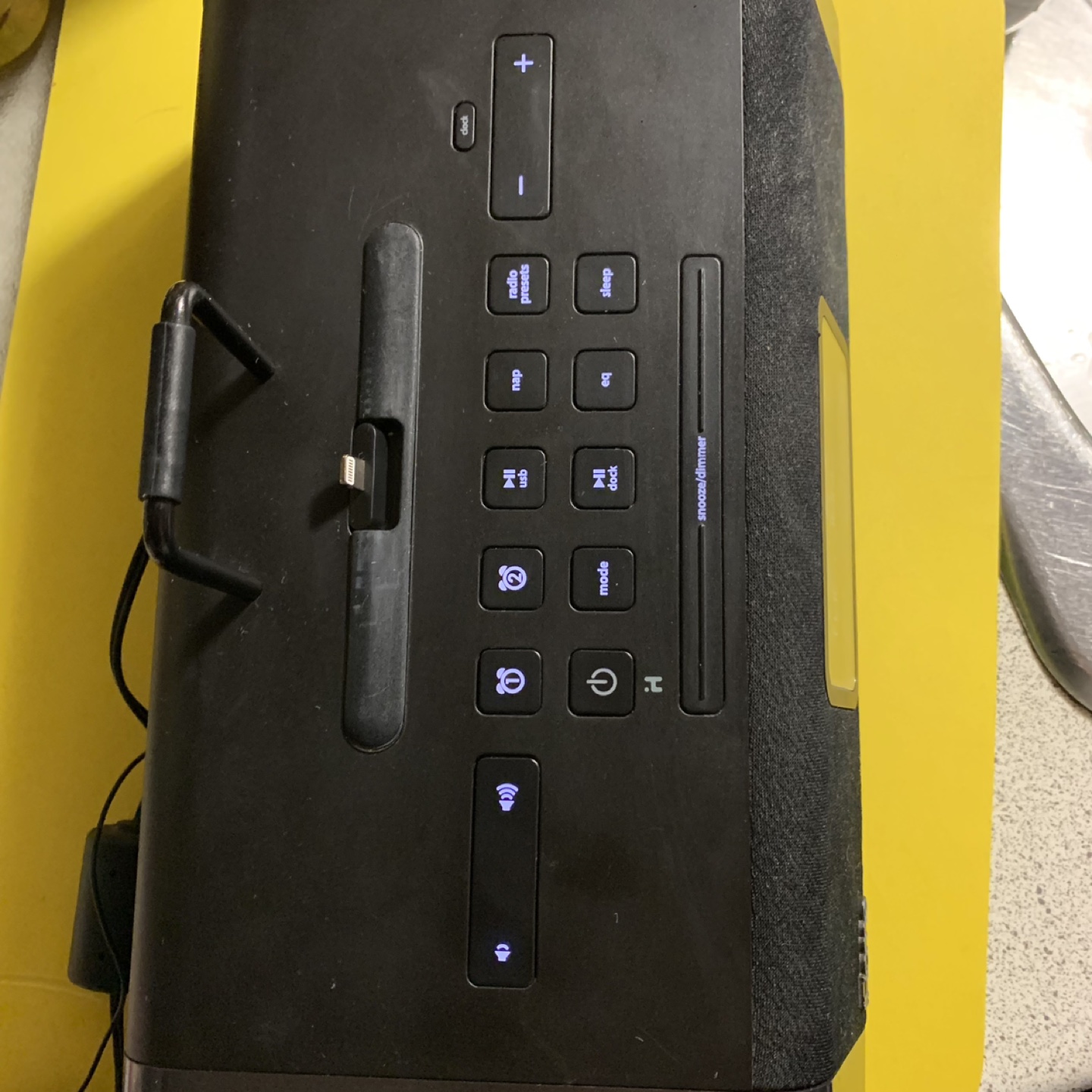 iHome Speaker Alarm Radio Charging Dock. image indicator(6)