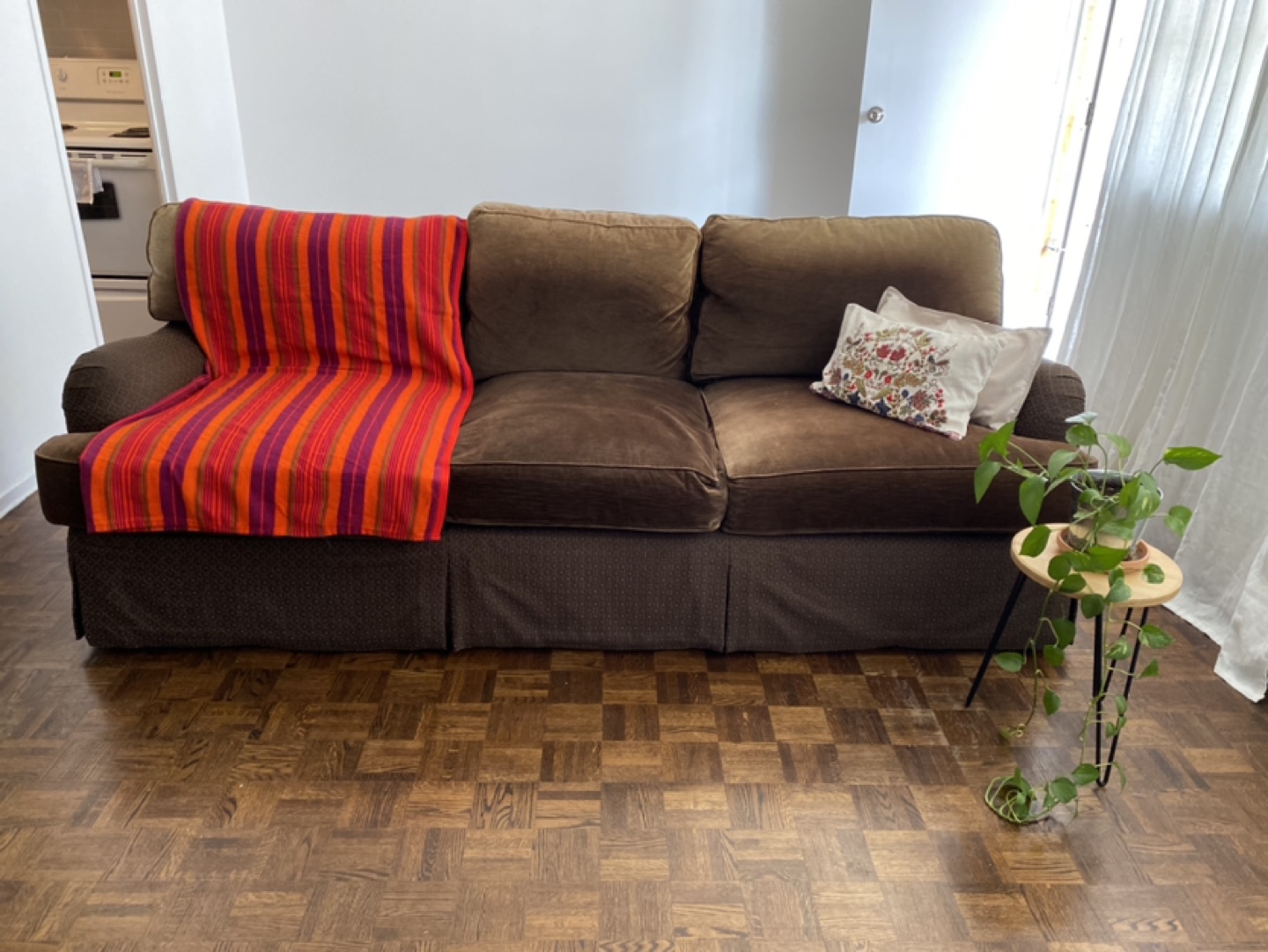 Elegant sofa! image indicator(2)