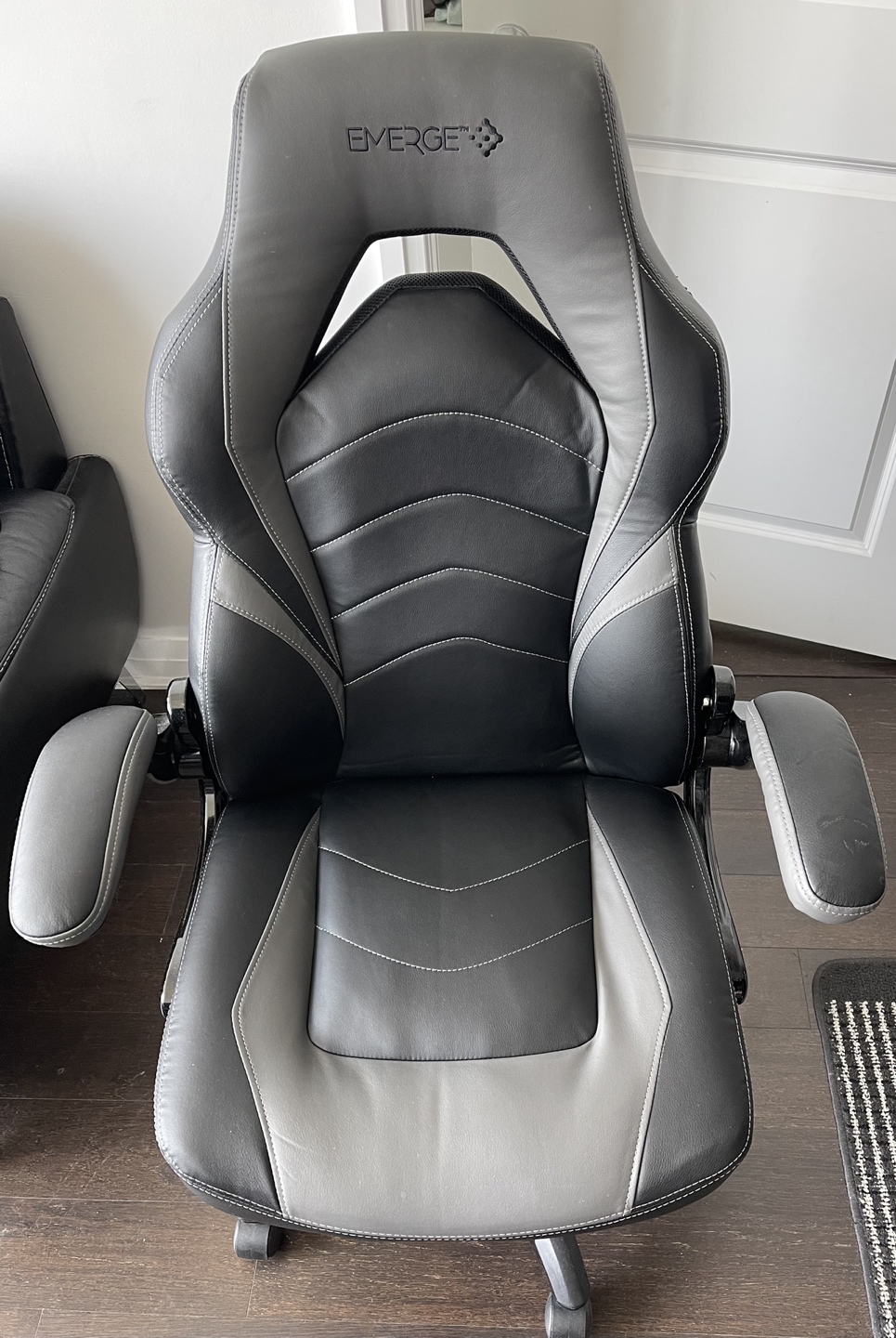 Gaming Chair for Sale thumbnail