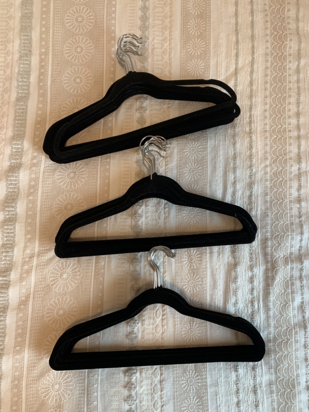 30 black velvet hangers thumbnail