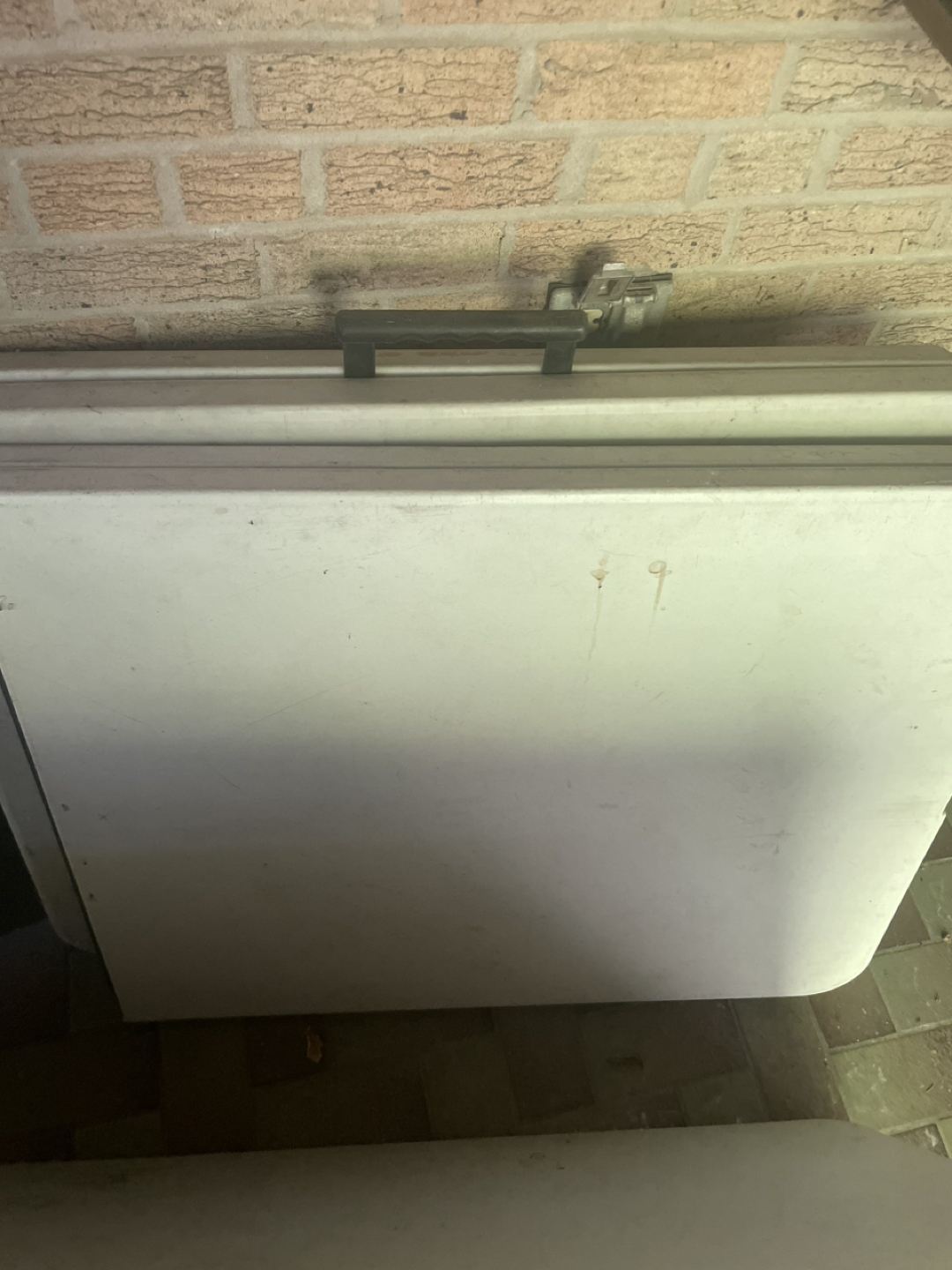 Folding table