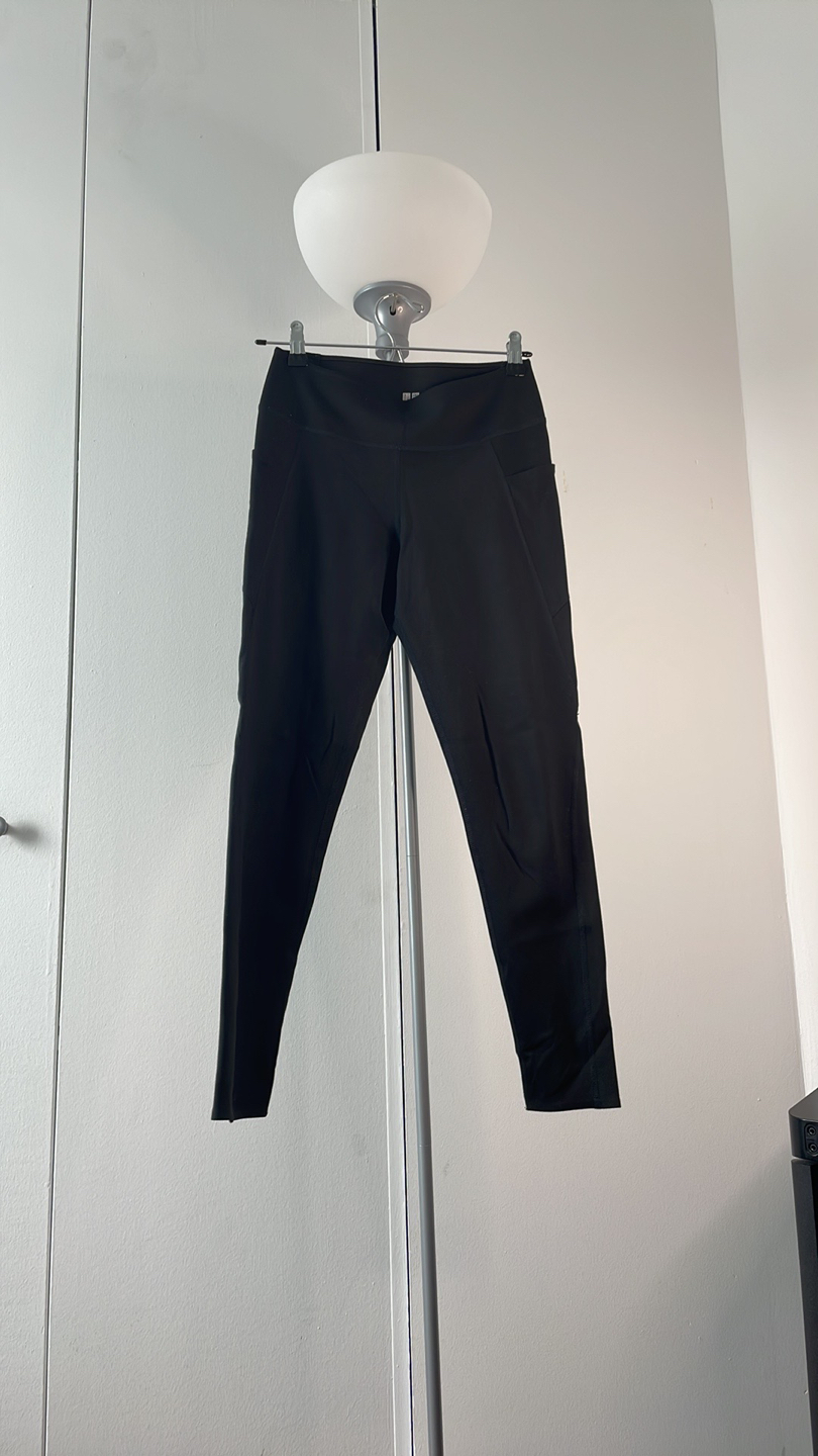 Uniqlo black leggings