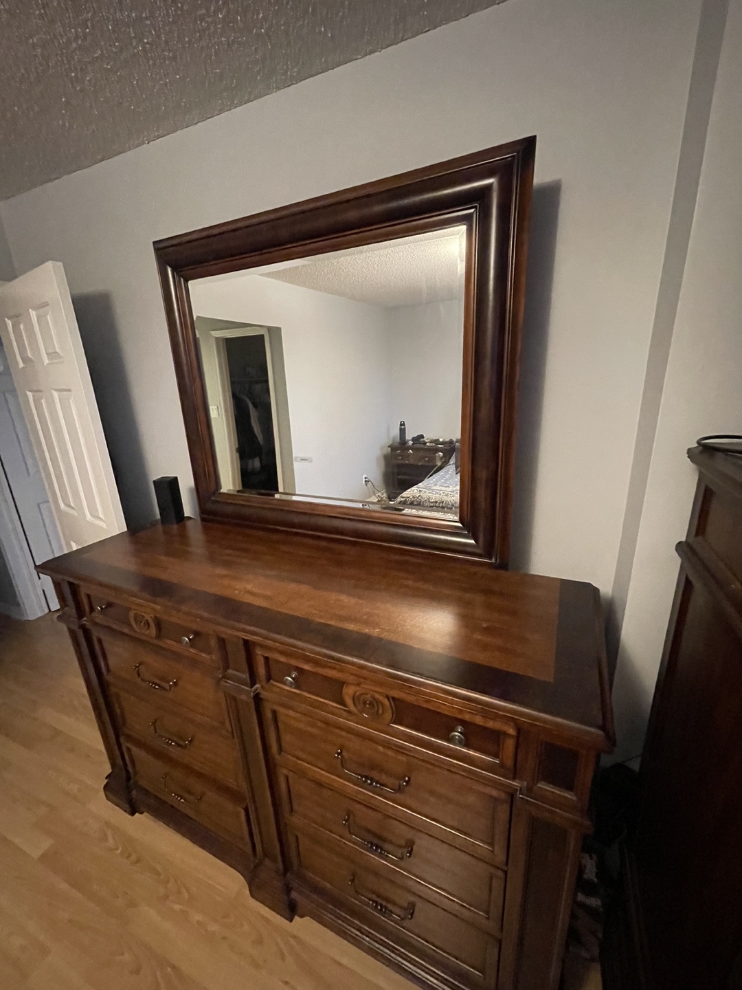 8 drawer dresser with mirror - photo 2
