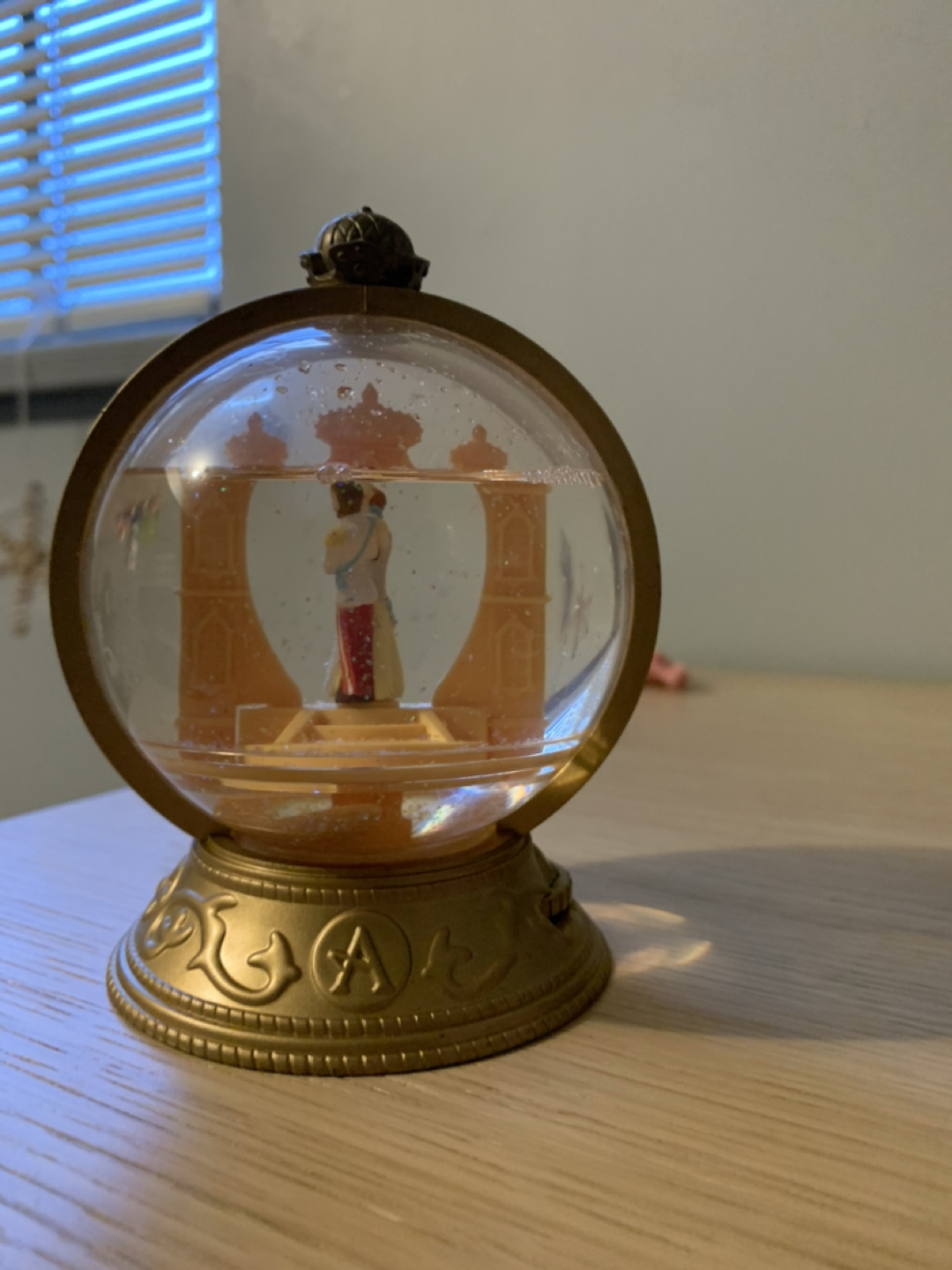 Cindrella snow globe thumbnail