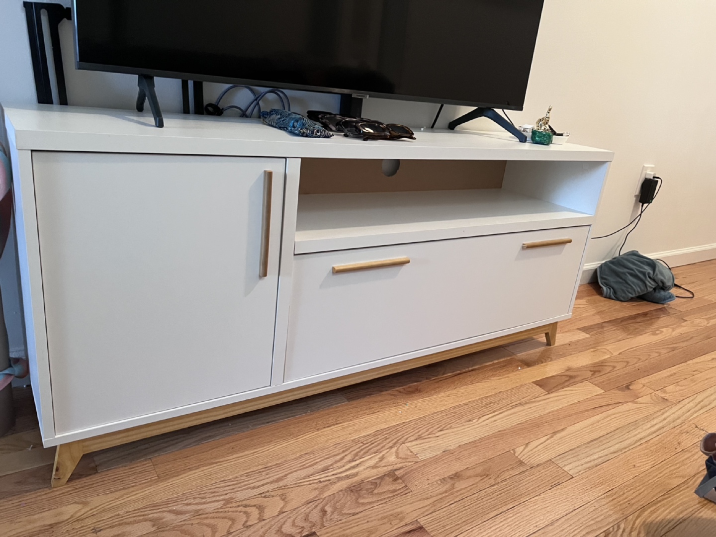 Entertainment center/Cradenza