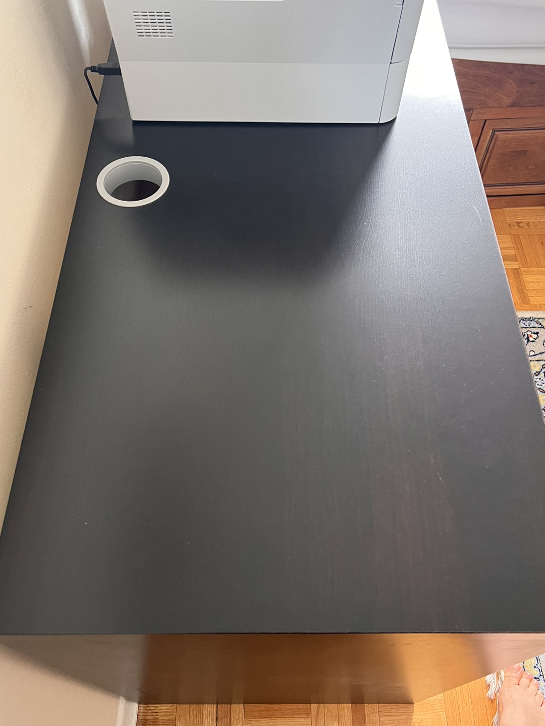 Desk - photo 2