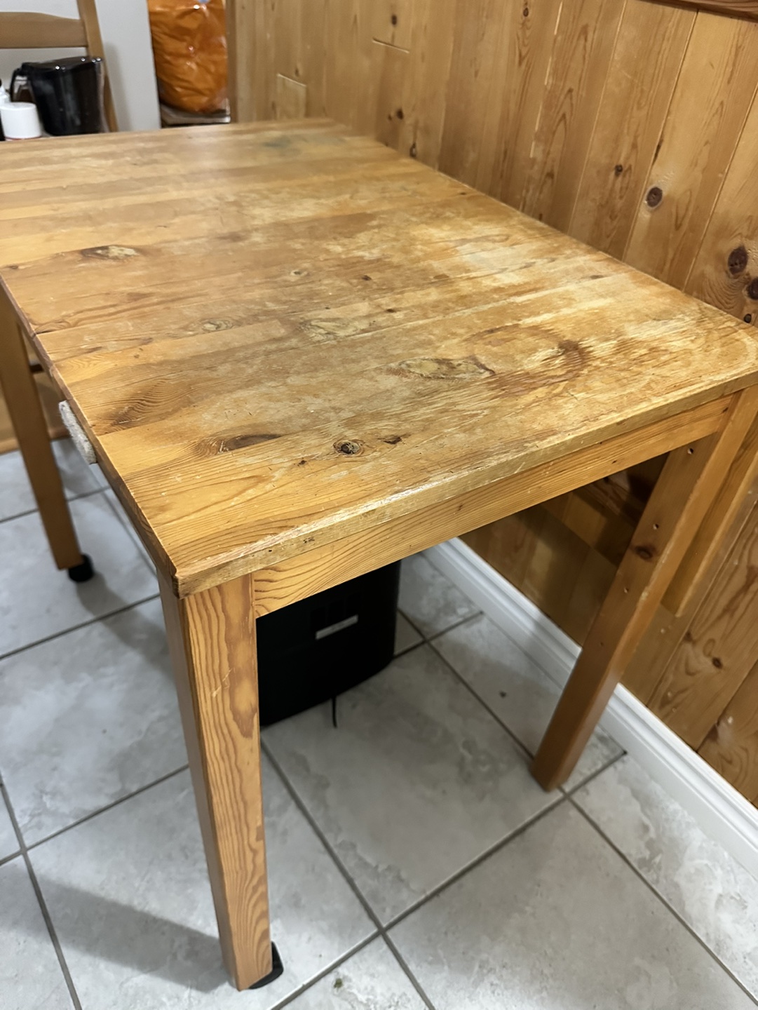 Adjustable table
