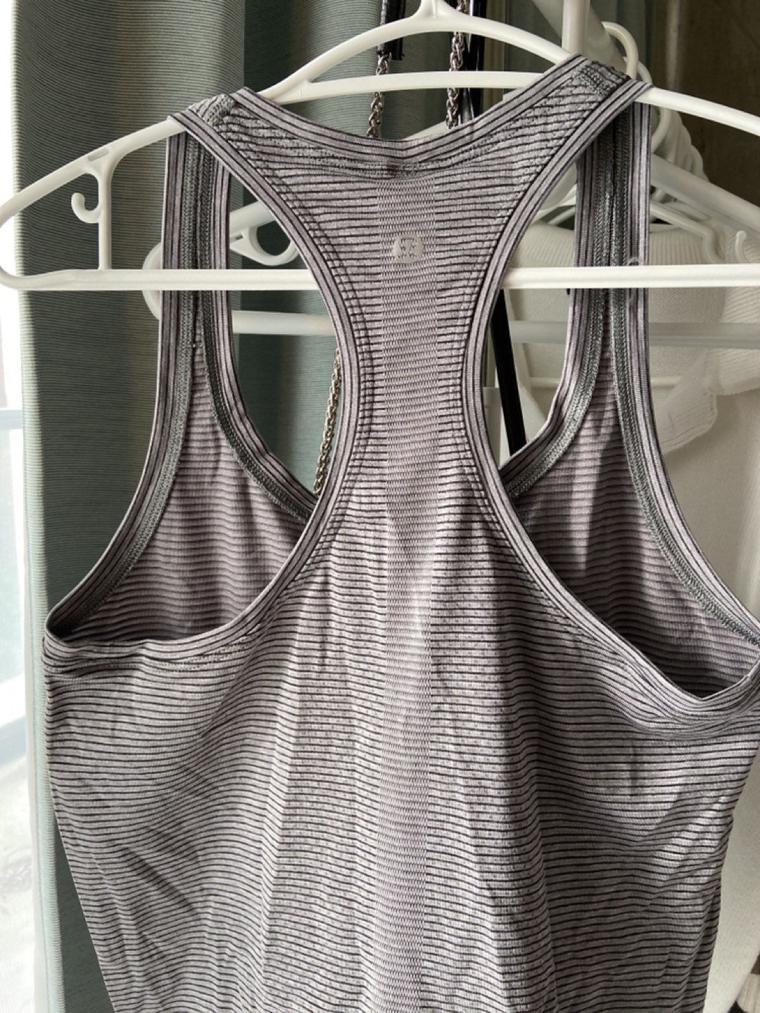Lululemon tank top image indicator(2)