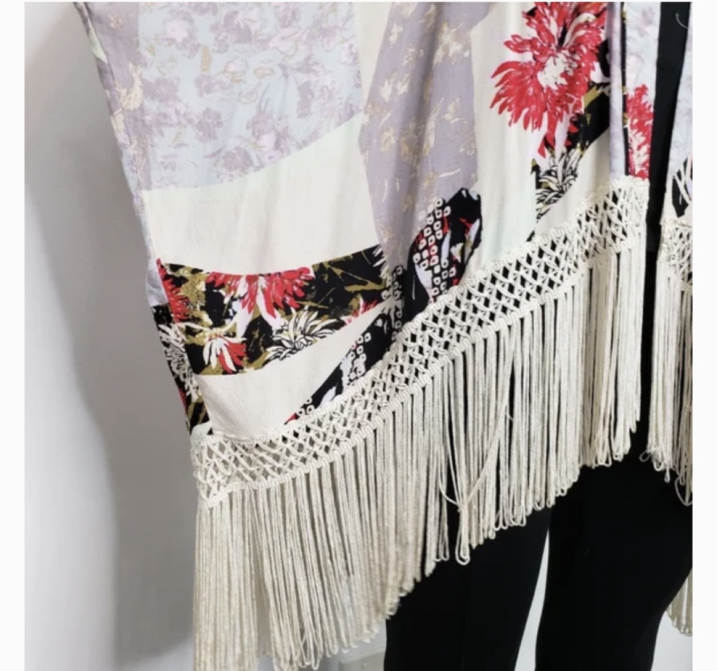 Aritzia Talula Floral Kimono image indicator(5)