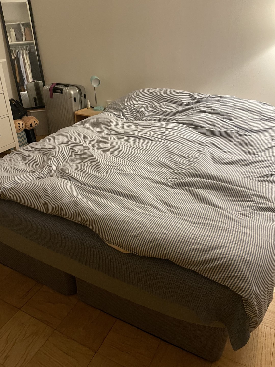Free mattress & box frame
