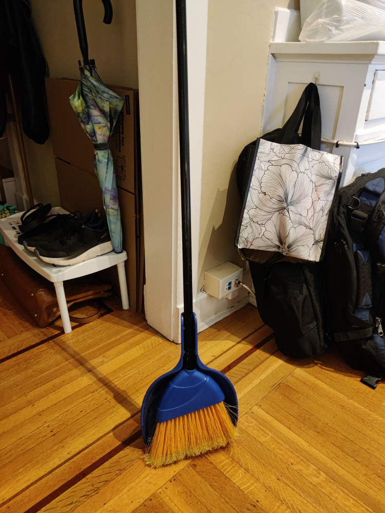 Broom & Dustpan thumbnail