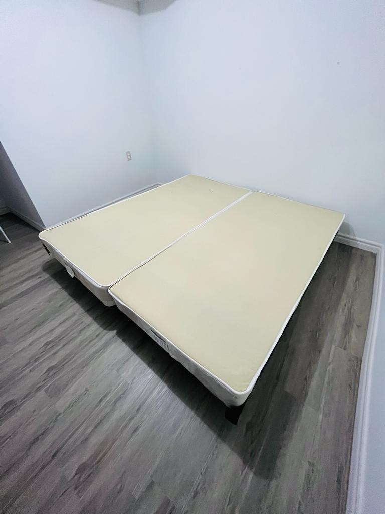 king metal bed frame  - photo 2