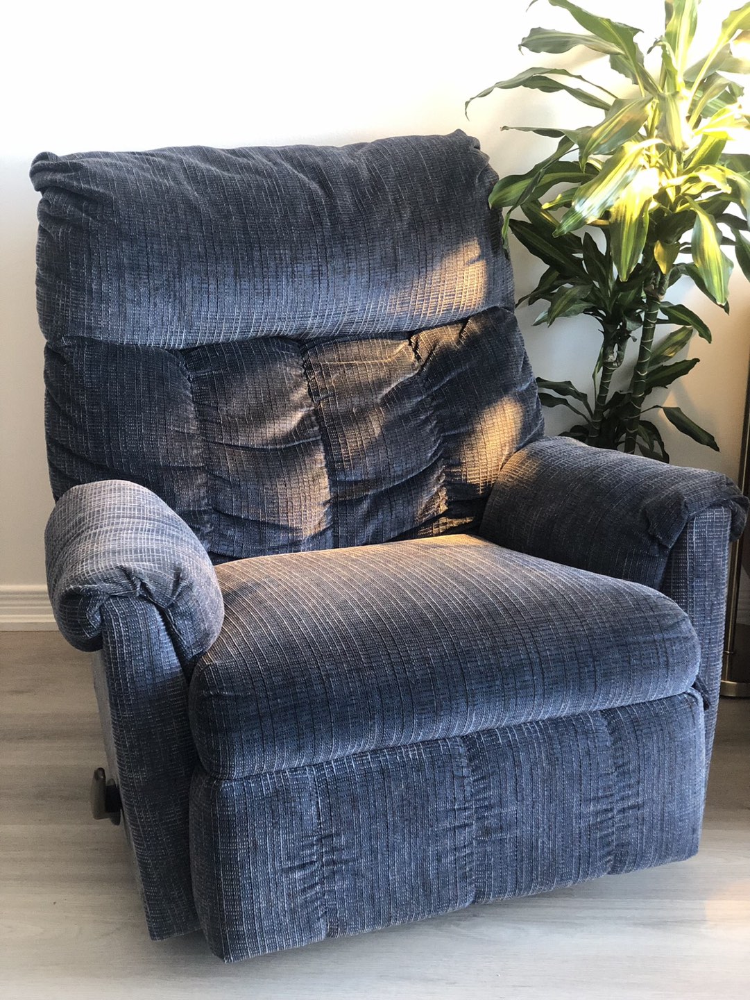 Rocking recliner: can be delivered around Junction thumbnail