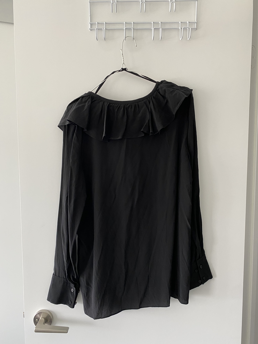 COS black blouse image indicator(2)