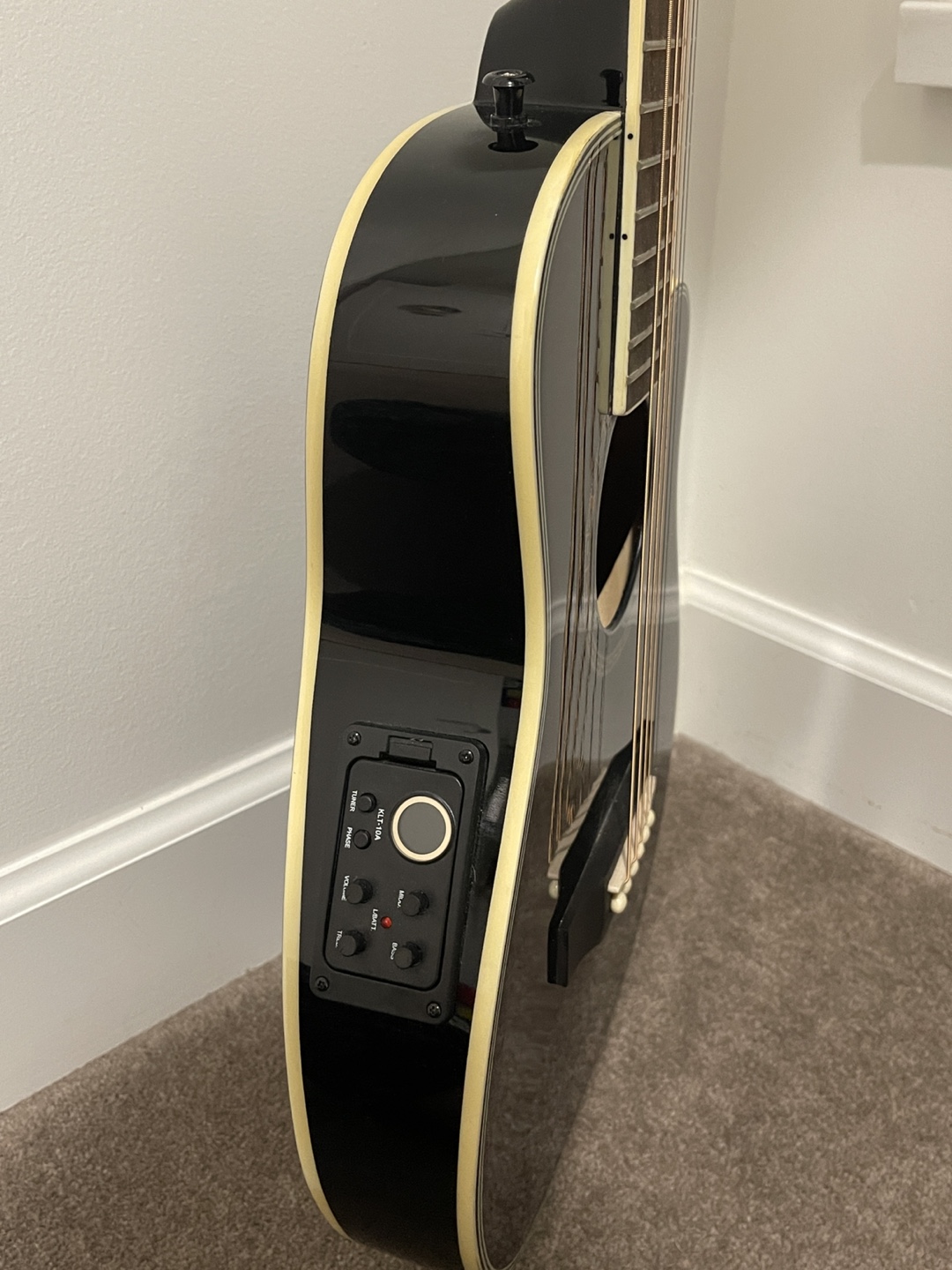 Beaver Creek Handcraft Guitar with cover included - photo 3