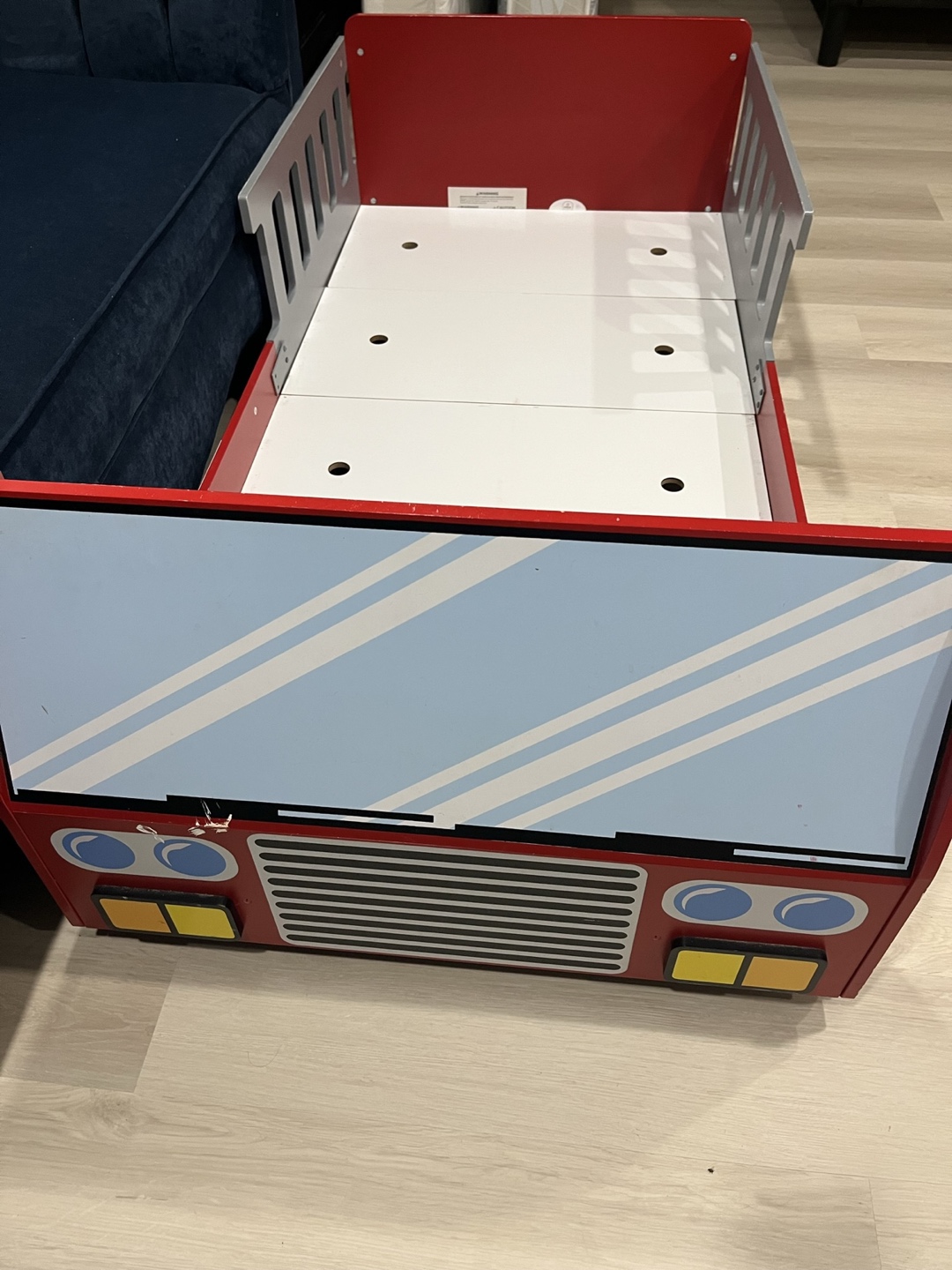 Firetruck toddler bed frame - photo 2