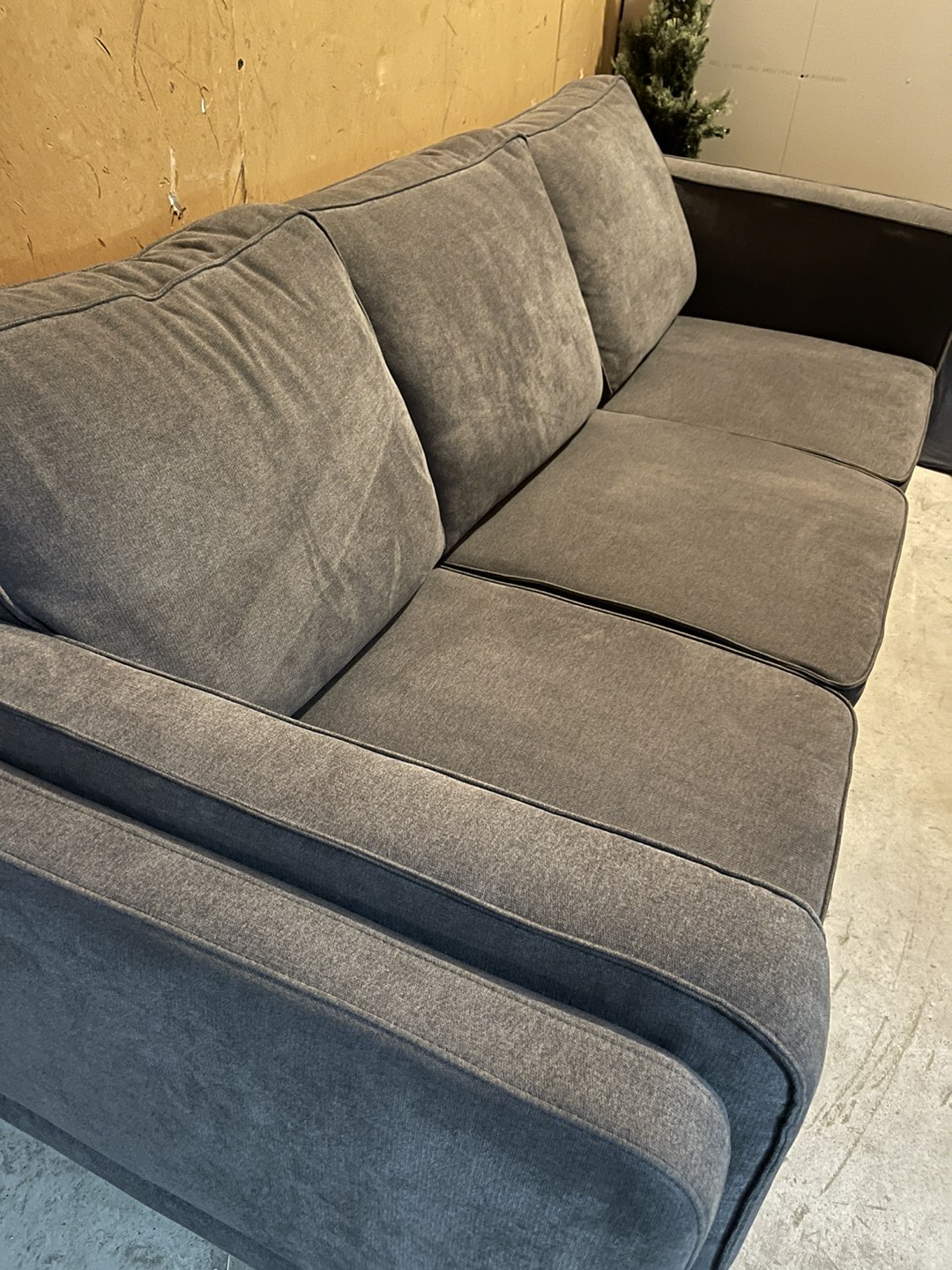 (Delivery Available) Quality Italian 3 Seater Sofa - photo 2