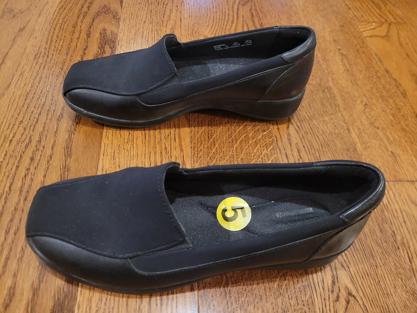 Clark's size 5 Ladies Black shoes image indicator(2)