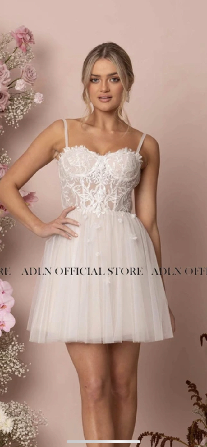 White party dress with detachable sleeves image indicator(3)