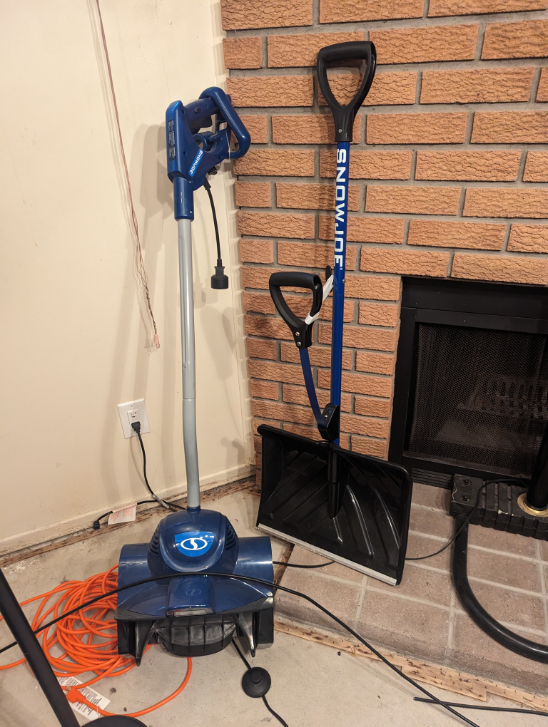 Electric and manual snow shovel  thumbnail