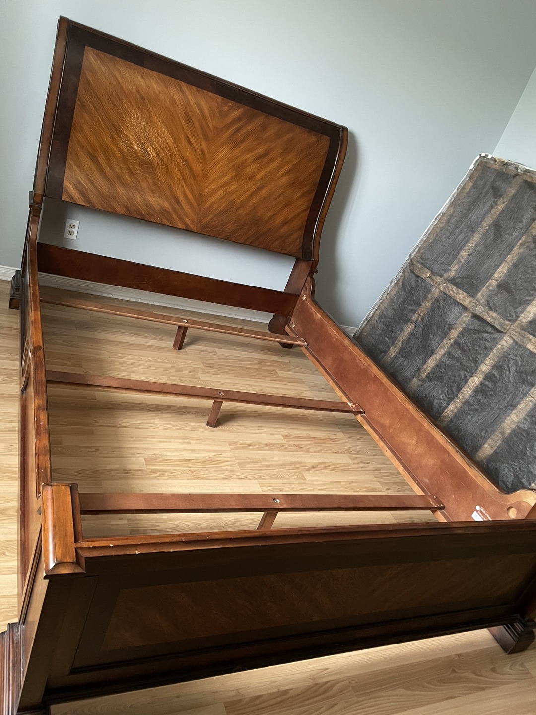 Queen bed - photo 2