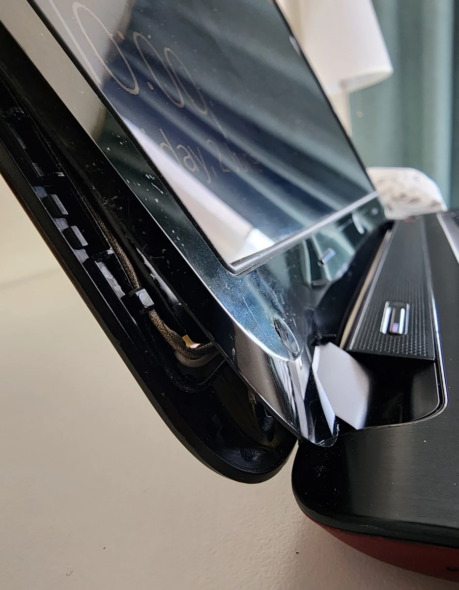 Hp sleekbook 15.6 inch 8GB ram (broken left hinge) image indicator(6)