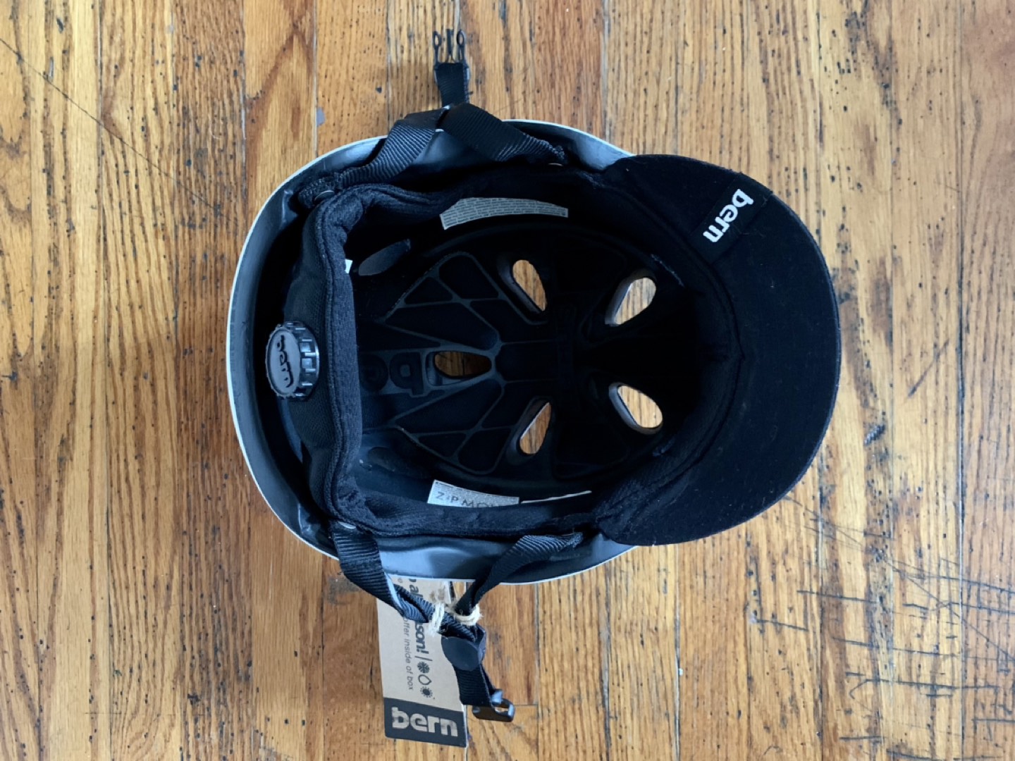 Never Used Bern Brentwood Bike Helmet - photo 3