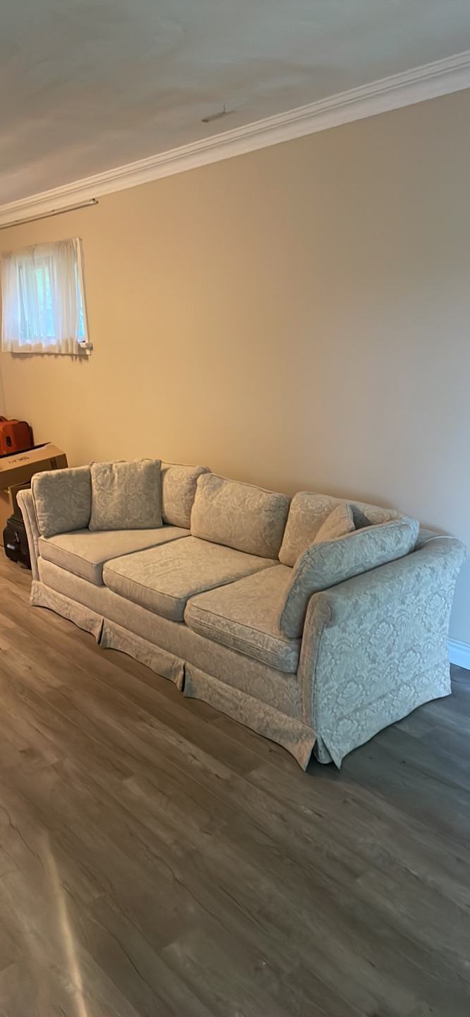 Big sized couch - photo 4
