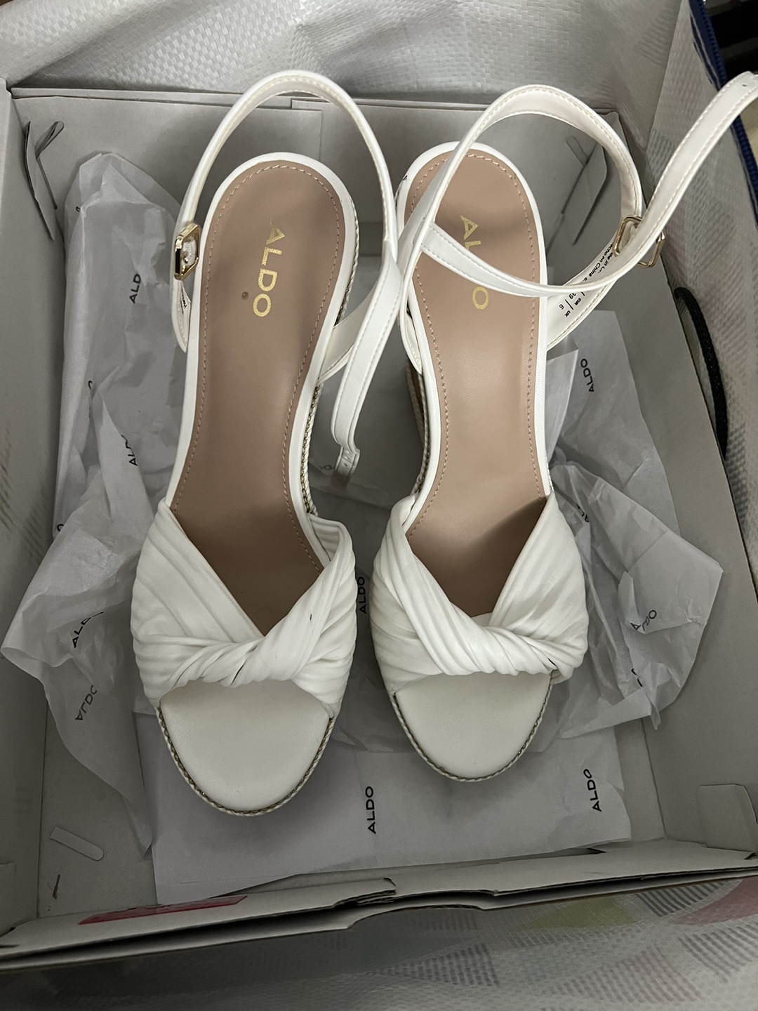 *BRAND NEW*Aldo Wedges - photo 3