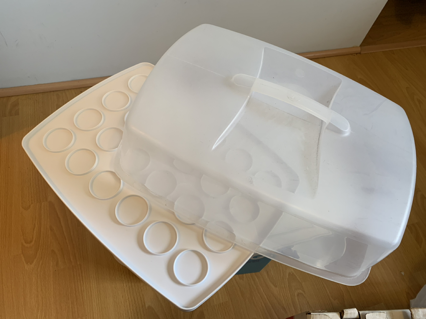 Wilton 3-in-1 Cupcake Caddy image indicator(2)