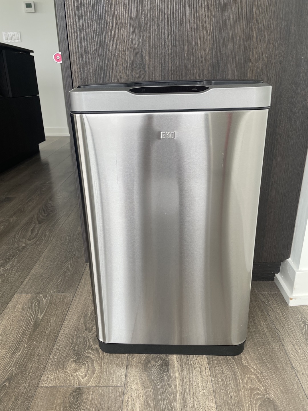 Trash can with motion sensor