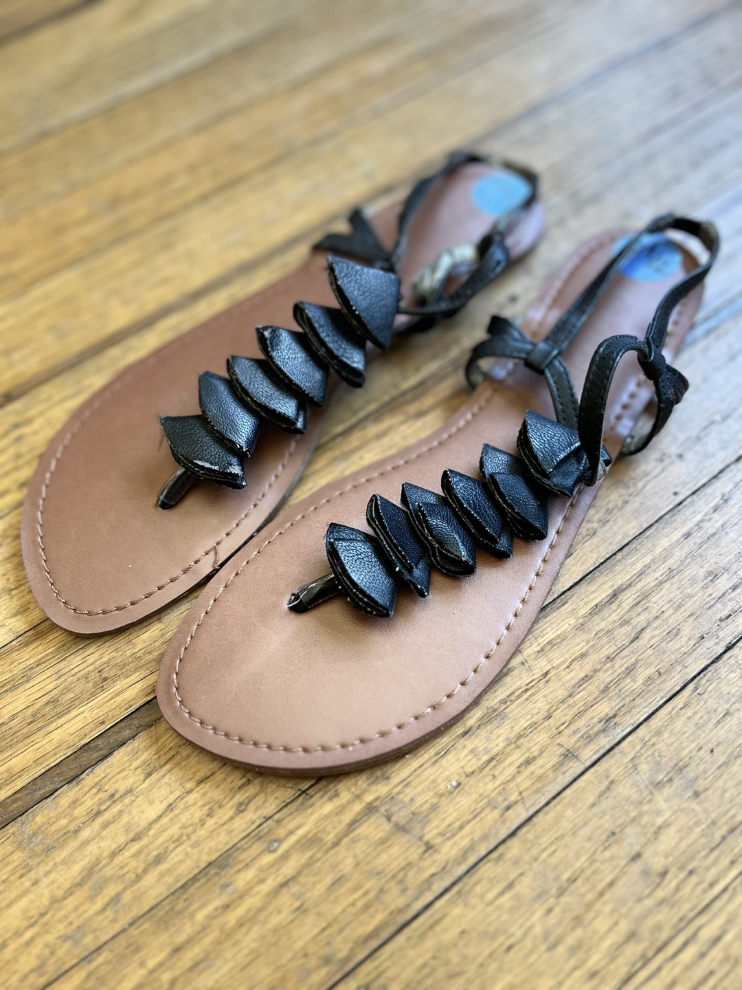 Brand New Black Ruffle Thong Sandals Size 7.5 thumbnail
