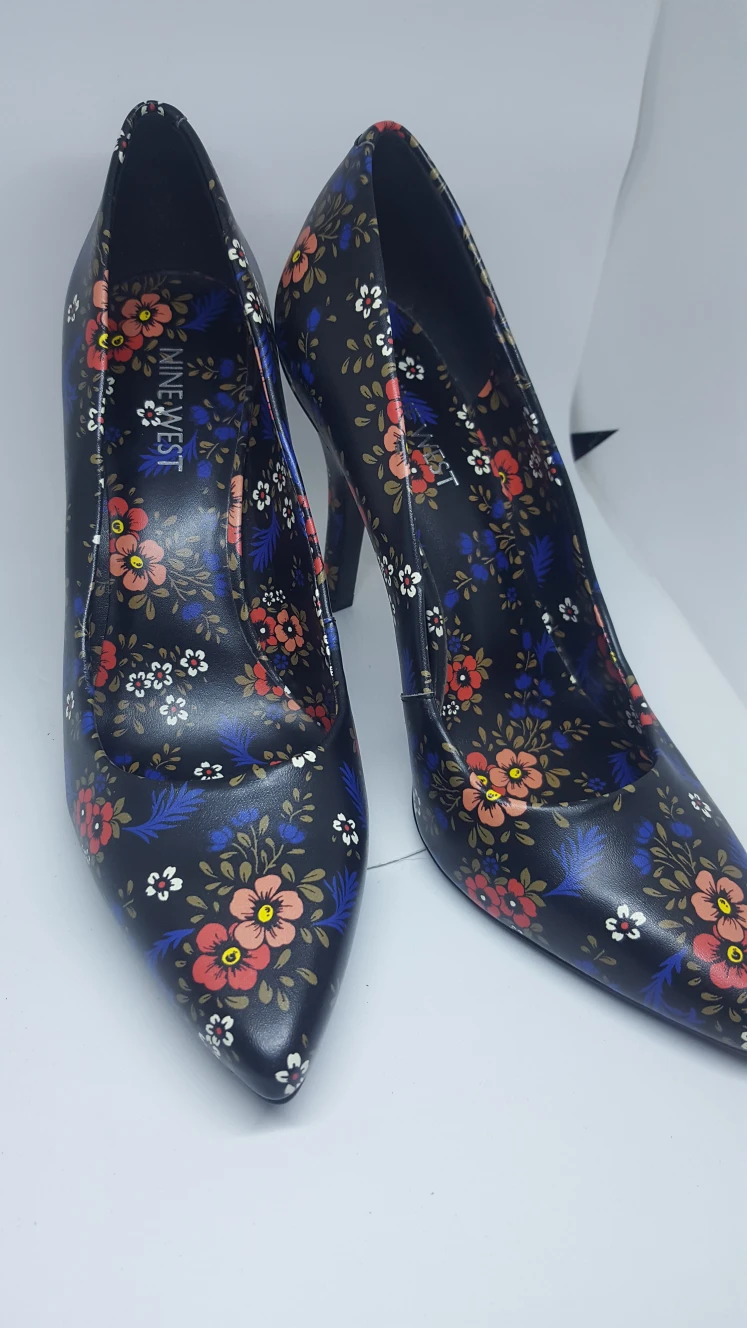Like New Nine West Floral Pumps For Sale image indicator(3)
