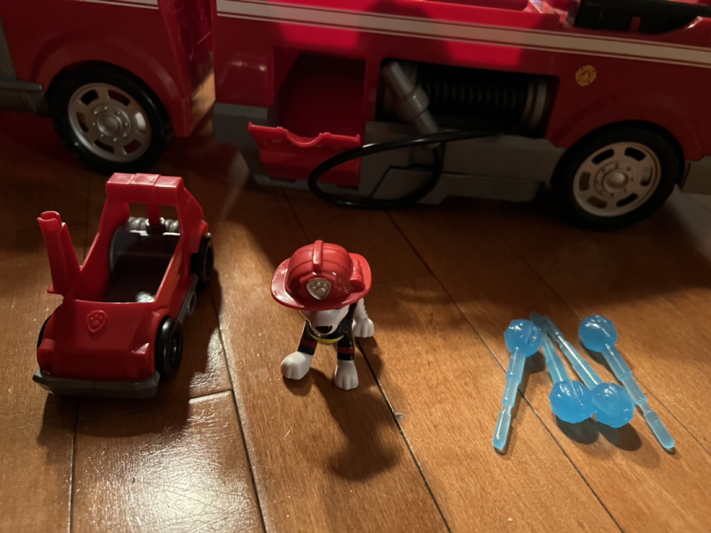 Paw Patrol fire rescue truck toy set image indicator(4)