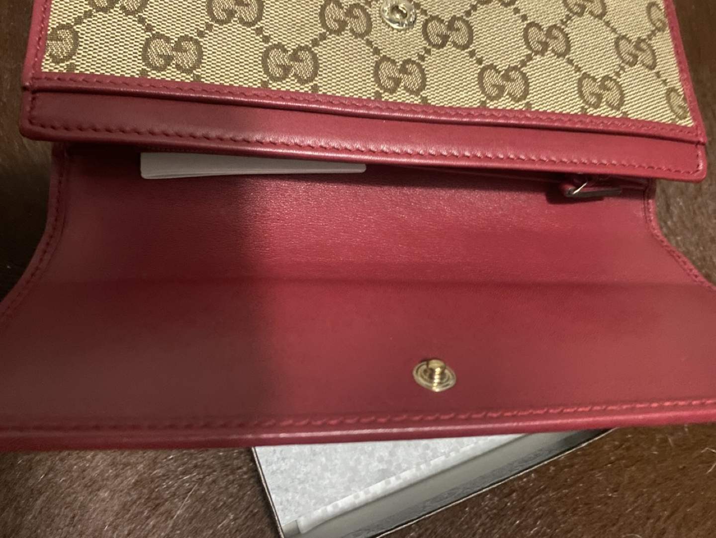 Gucci wallet image indicator(4)